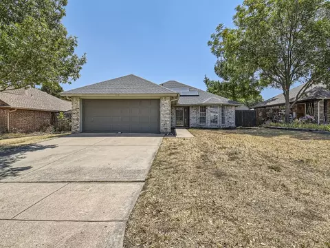 613 Deauville Dr, Fort Worth, TX 76108