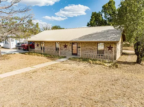 901 E Lindsey St, Breckenridge, TX 76424