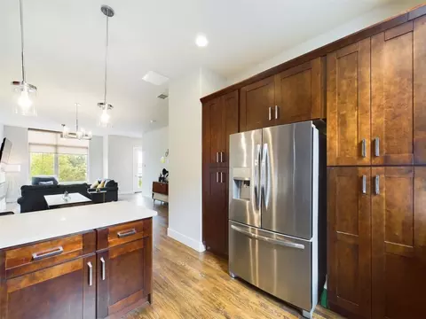 13222 Bee St, Farmers Branch, TX 75234