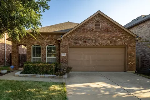 3829 Redwood Creek Ln, Fort Worth, TX 76137