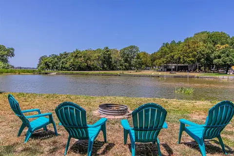 6187 Apache Dr, Mabank, TX 75156