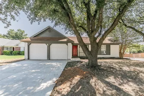 6700 Hughes Ct, Watauga, TX 76148