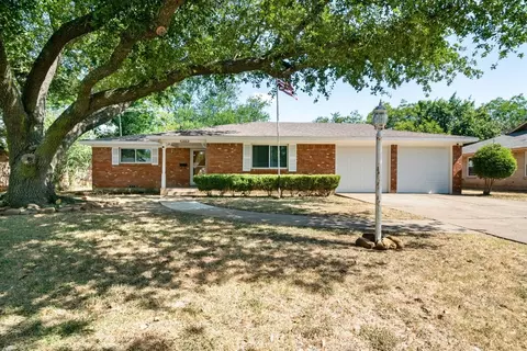 1003 Princeton Pl, Cleburne, TX 76033