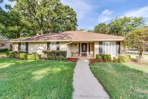 618 Raintree Ct, Arlington, TX 76012