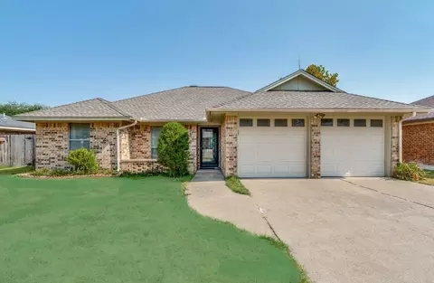 1608 S Bent Tree Trl, Grand Prairie, TX 75052