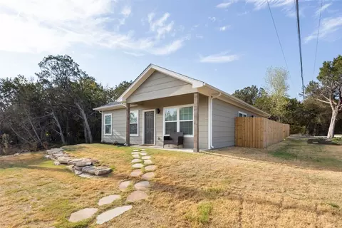 1001 Comanche Cove Dr, Granbury, TX 76048