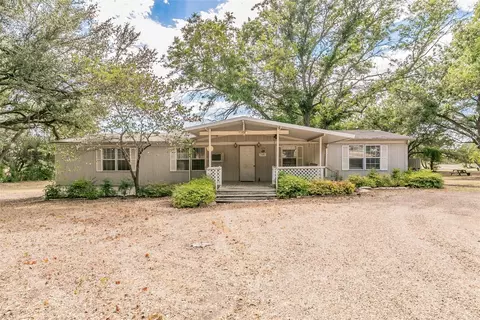 107 Cedar Creek Dr, Azle, TX 76020