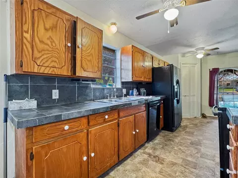 710 Oakbluff Dr, Lancaster, TX 75146 photo 13
