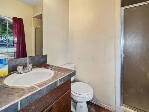 710 Oakbluff Dr, Lancaster, TX 75146 photo 4