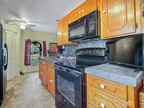 710 Oakbluff Dr, Lancaster, TX 75146 photo 12