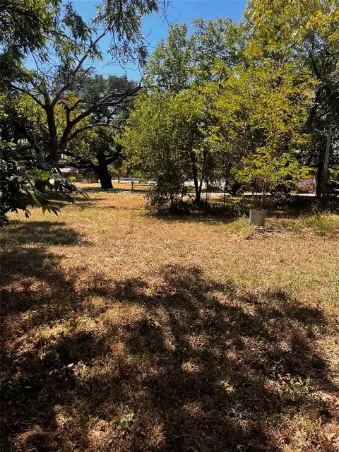 809 N Pearl St, Comanche, TX 76442 photo 2