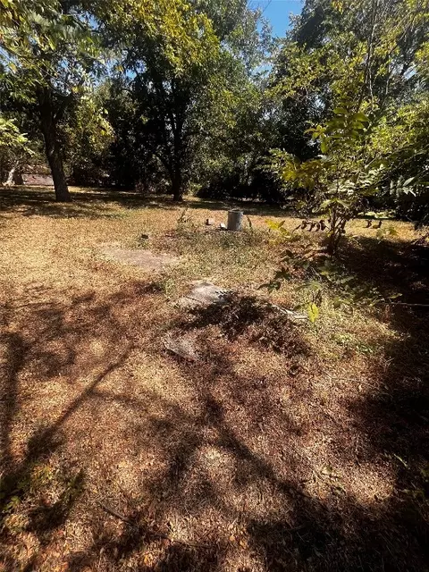 809 N Pearl St, Comanche, TX 76442 photo 3