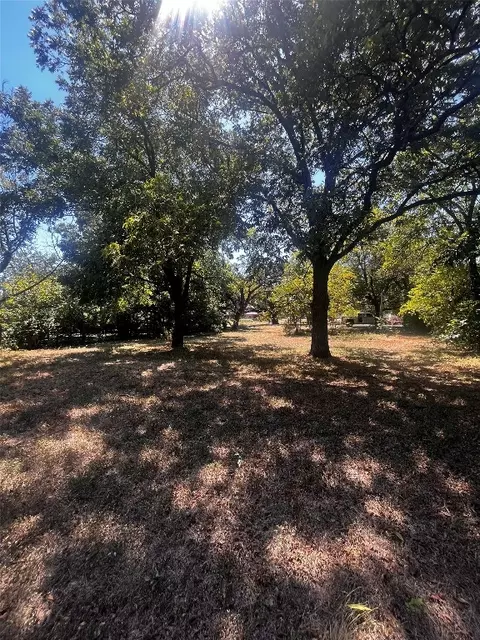 809 N Pearl St, Comanche, TX 76442 photo 4