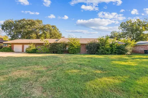 5621 Maceo Ln, Fort Worth, TX 76112