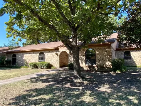 405 Texas Ave, Hewitt, TX 76643