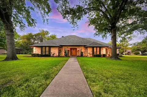 200 Woodbine Dr, Colleyville, TX 76034