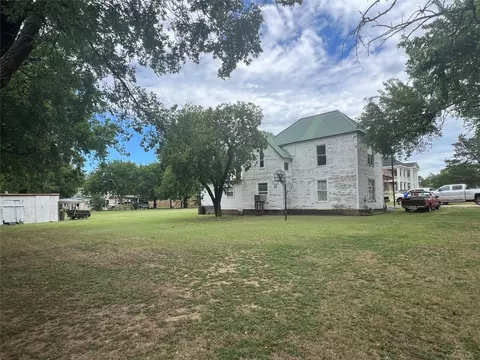 101 N Decatur St, Saint Jo, TX 76265