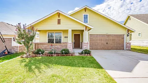 329 Daleview Dr, Kennedale, TX 76060