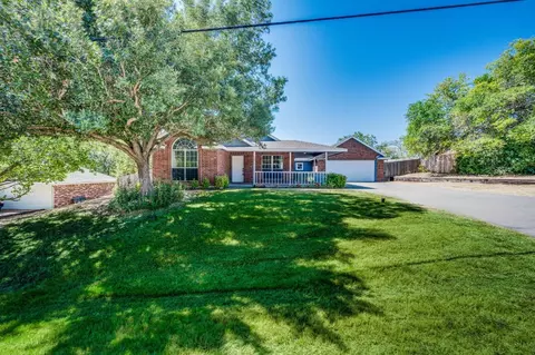 212 Lakewood Dr, Waxahachie, TX 75165