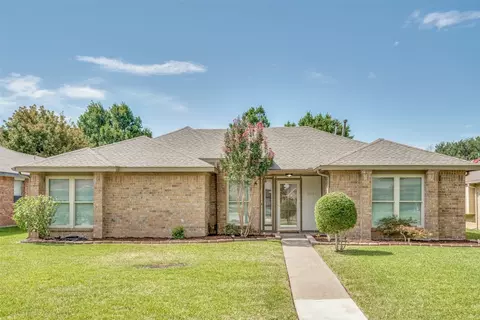 2032 Clearwater Trl, Carrollton, TX 75010