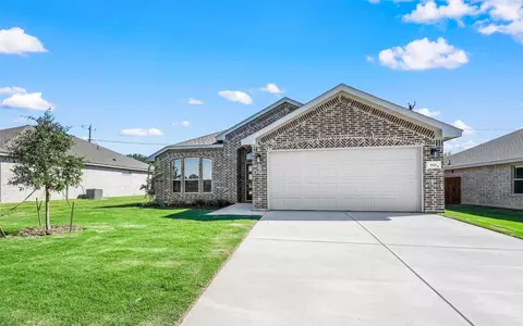 1411 Quail Creek Dr, Cleburne, TX 76033