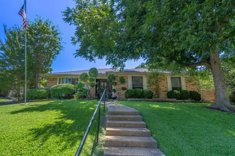 330 Biscay Dr, Garland, TX 75043