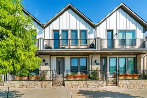 2250 Rook Dr, Dallas, TX 75211