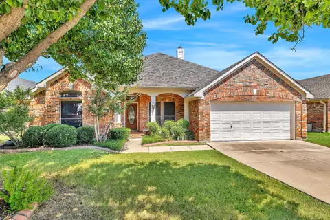 605 Blue Sky Dr, Arlington, TX 76002