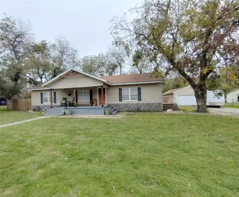 210 E Valley St, Eastland, TX 76448