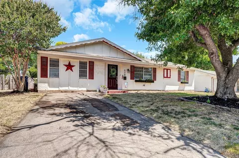 610 Glenn Dr, Euless, TX 76039 photo 2