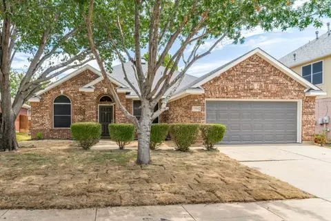 7705 Danuers Ln, Arlington, TX 76002