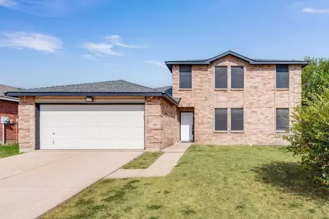 143 Queen Annes Dr, Burleson, TX 76028