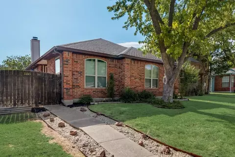 1135 Castlewood Ct, Desoto, TX 75115