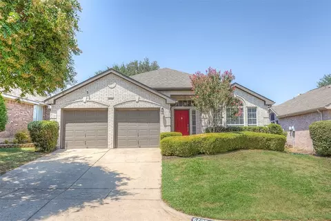 6728 Day Dr, Fort Worth, TX 76132