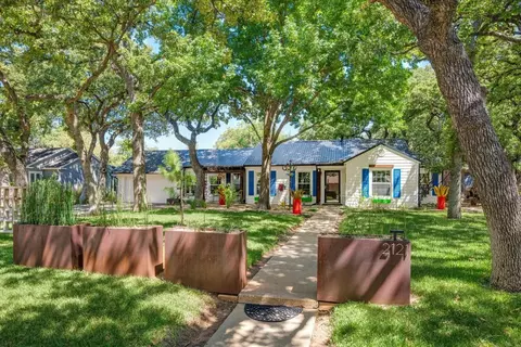 2121 Morning Glory Ave, Fort Worth, TX 76111