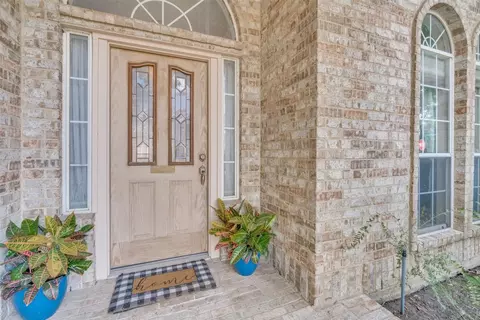 2813 Olympia Dr, Grand Prairie, TX 75052
