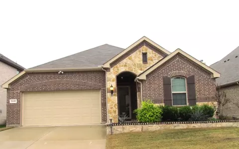 2448 Flowing Springs Dr, Fort Worth, TX 76177