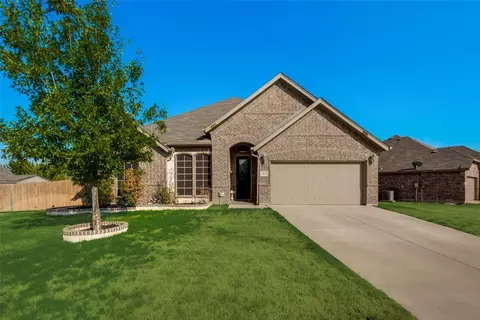 332 Prince John Dr, Saginaw, TX 76179
