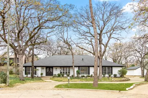 2511 Oak Manor Ct, Arlington, TX 76012