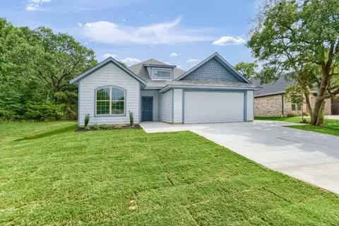 201 Pueblo Dr, Lake Kiowa, TX 76240