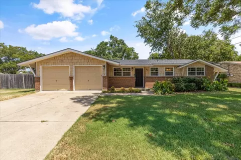 301 Thompson Dr, Saginaw, TX 76179