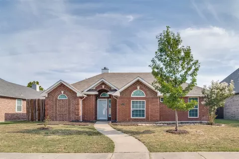 7413 Caribbean Dr, Rowlett, TX 75088