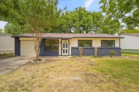 913 Glynn Oaks Dr, Arlington, TX 76010