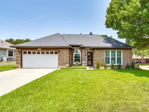 4001 Brownwood Ln, Arlington, TX 76017