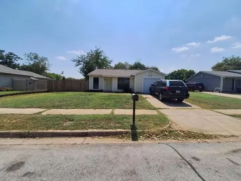 7028 Sandybrook Dr, Fort Worth, TX 76120