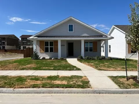 6709 Lake Overlook Dr, Fort Worth, TX 76135