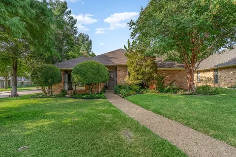 3911 Bobbin Ln, Addison, TX 75001