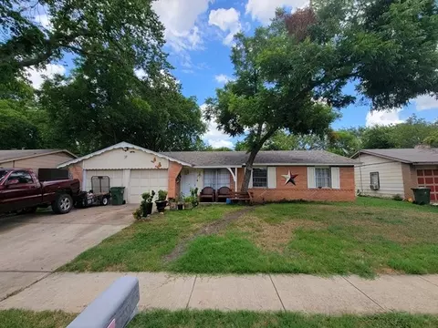 2501 Gilbert Cir, Arlington, TX 76010