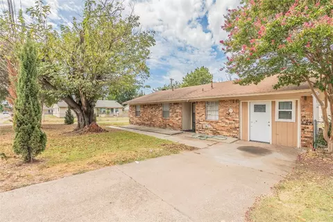 1861 N Saint Augustine Dr, Dallas, TX 75217