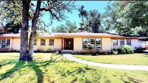 101 Thunderbird Dr, Athens, TX 75751